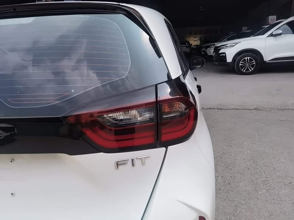 Honda Fit 1.5 л 2021 г. Белый, пробег 49600 км