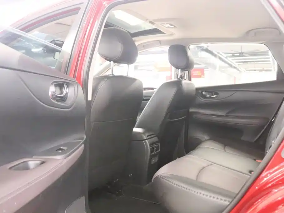 Nissan Tiida — миниатюра 14