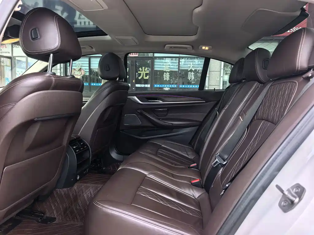 BMW 5 Series — миниатюра 5