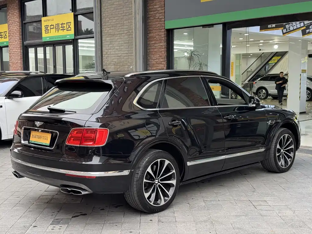Bentley Bentayga — миниатюра 7
