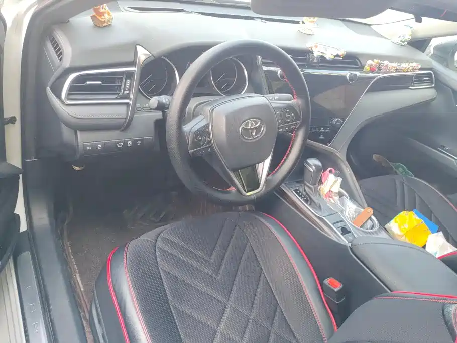 Toyota Camry — миниатюра 12