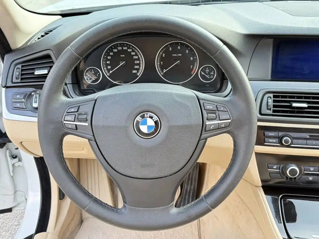 BMW 5 Series — миниатюра 12