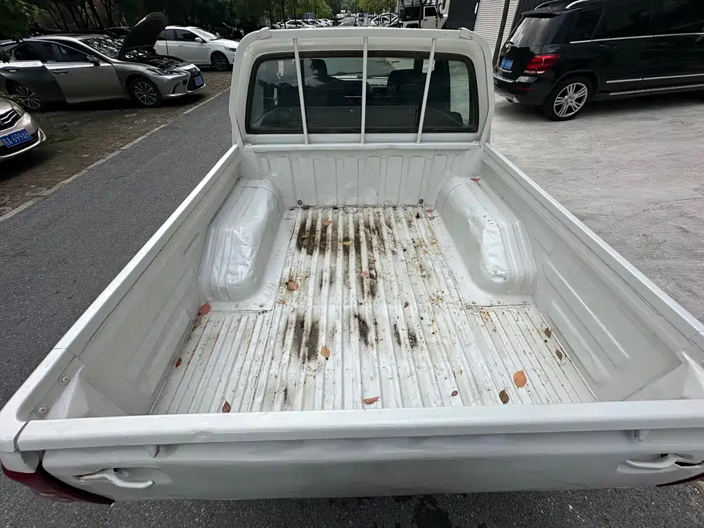 Isuzu Pickup — миниатюра 6