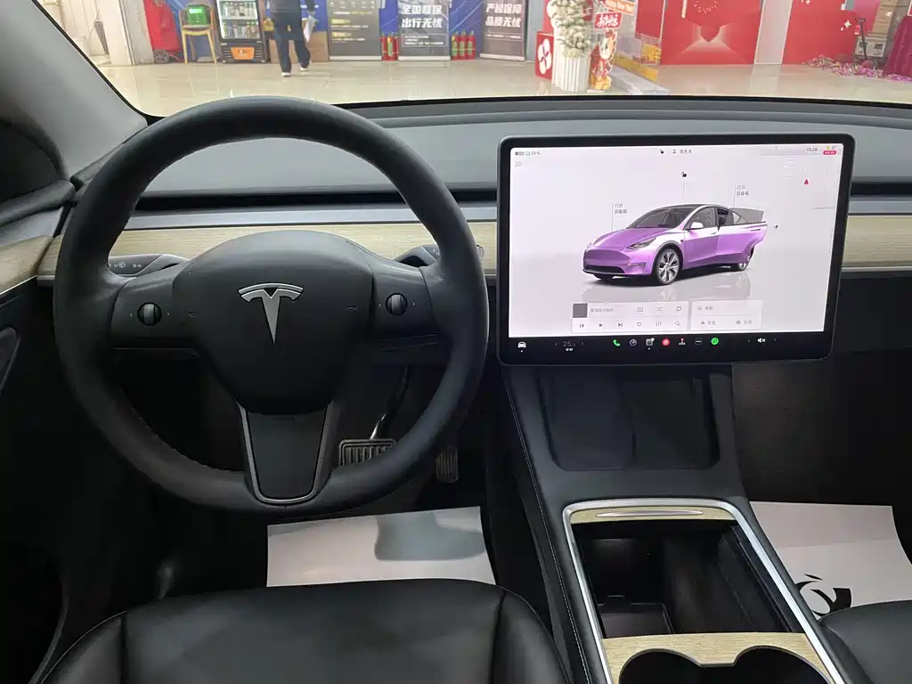 TESLA MODEL Y