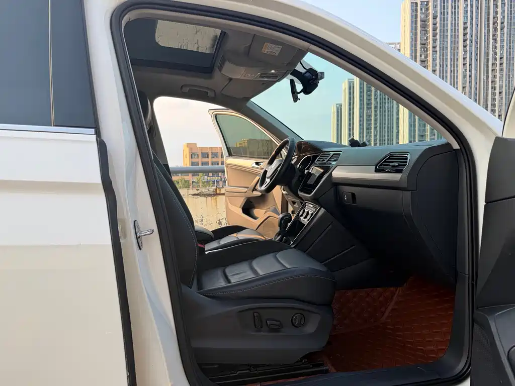 Volkswagen Tiguan L — миниатюра 11