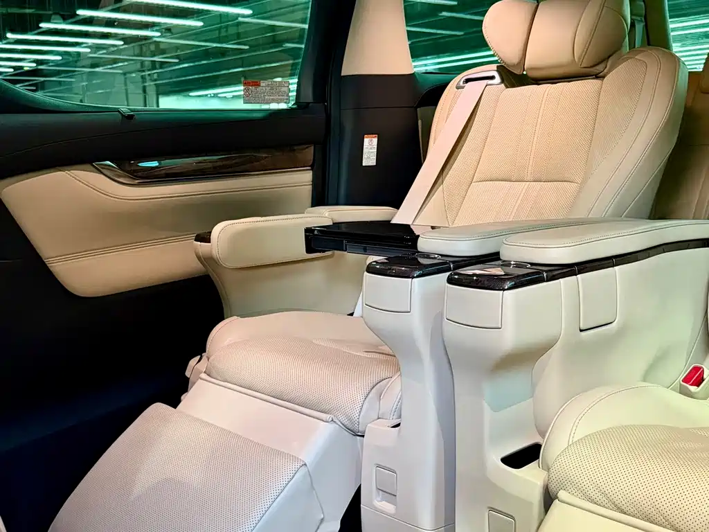 Toyota Alphard — миниатюра 27