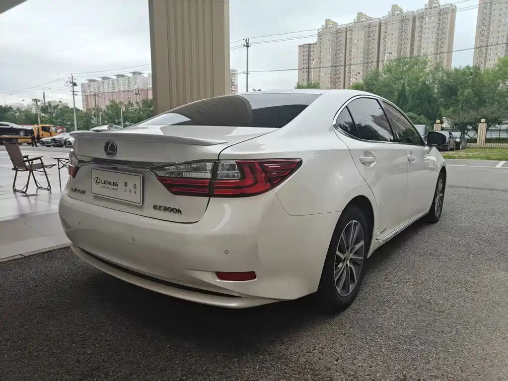 Lexus ES — миниатюра 7