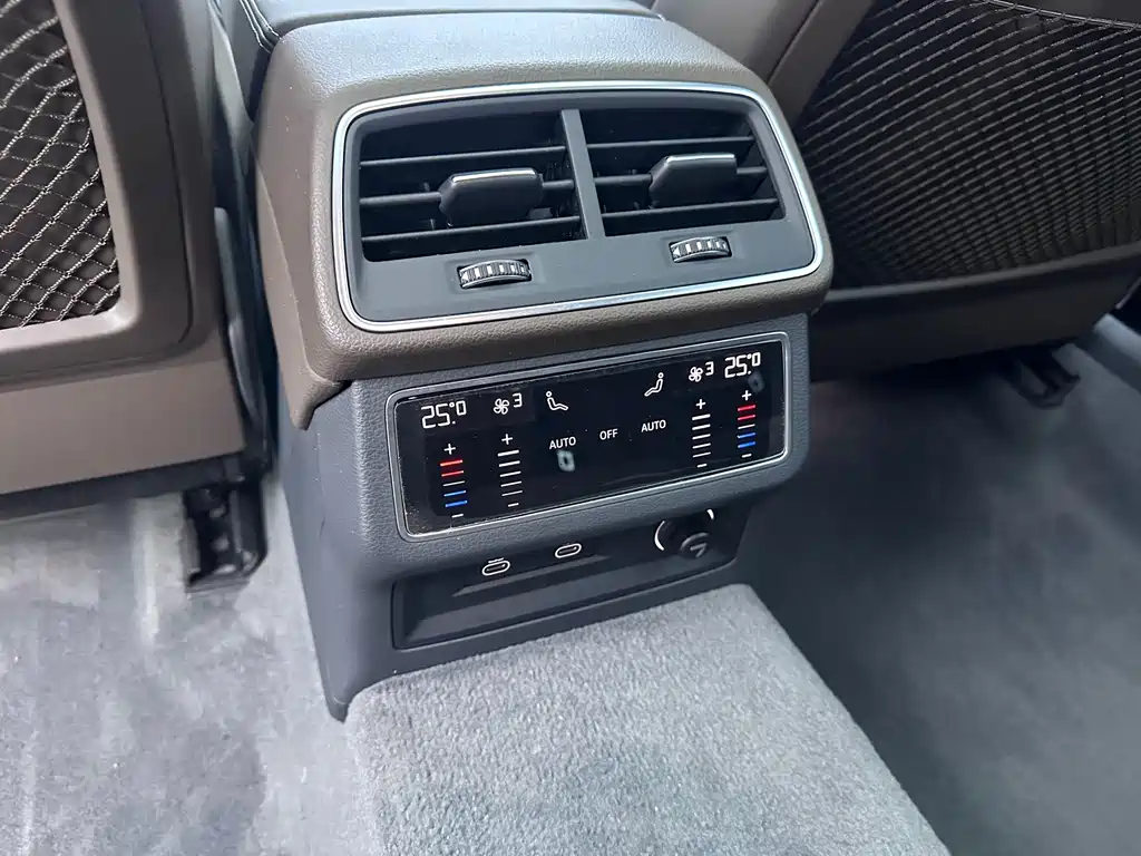 Audi A7L — миниатюра 15