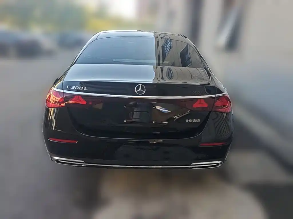 Mercedes-Benz E-Class — миниатюра 8