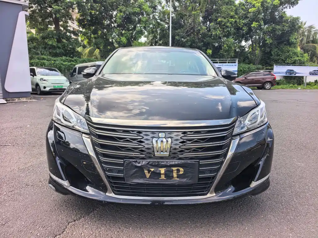 Toyota Crown — миниатюра 2