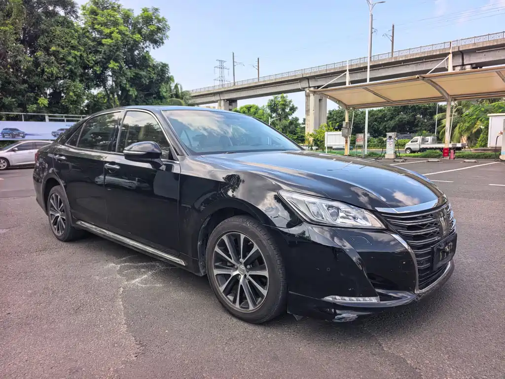 Toyota Crown — миниатюра 3