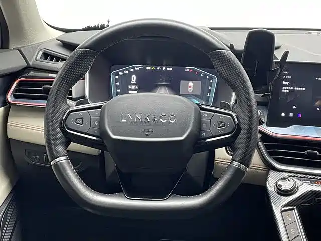 Lynk & Co 06 — миниатюра 6