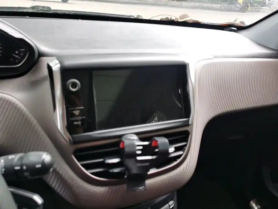 Peugeot 2008 — миниатюра 13