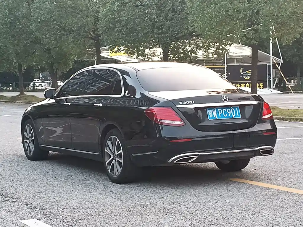 Mercedes-Benz E-Class — миниатюра 6