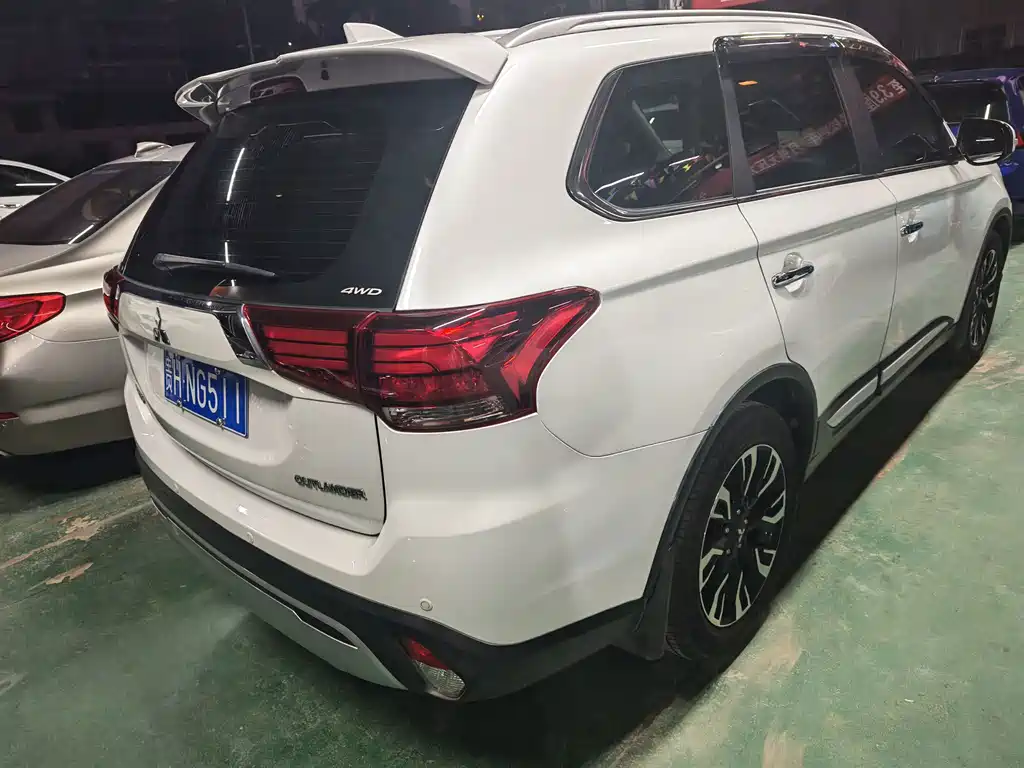 Mitsubishi Outlander — миниатюра 5