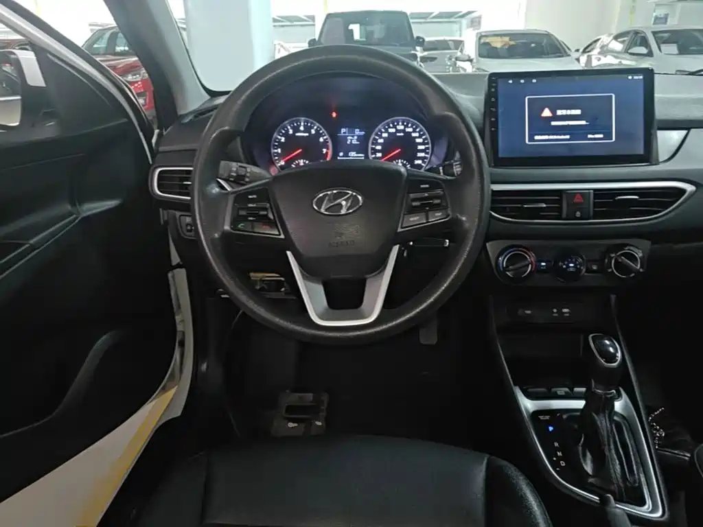 Hyundai Elantra — миниатюра 11
