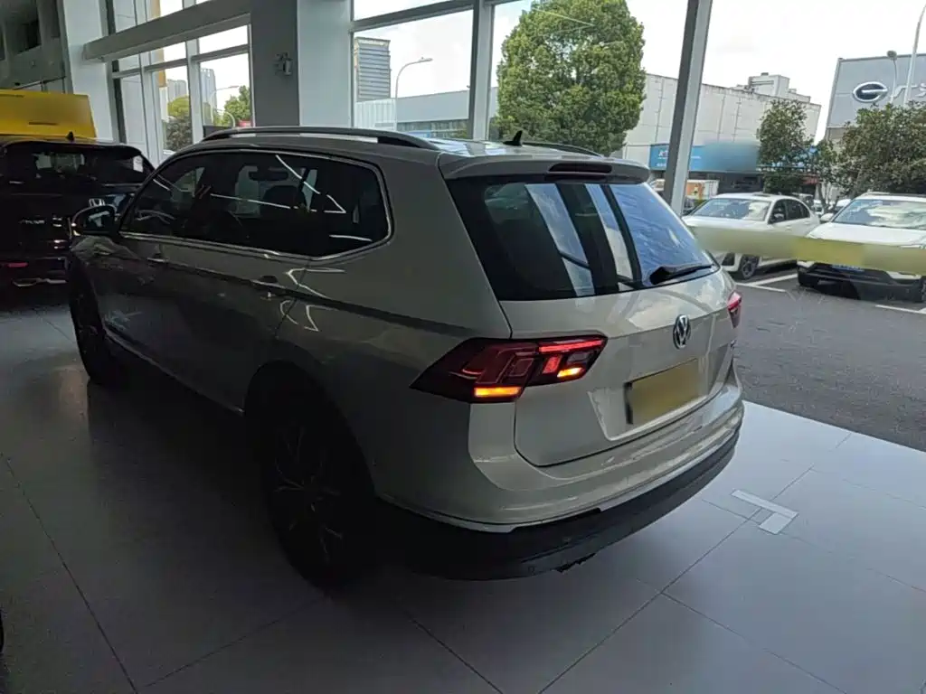 Volkswagen Tiguan L — миниатюра 5