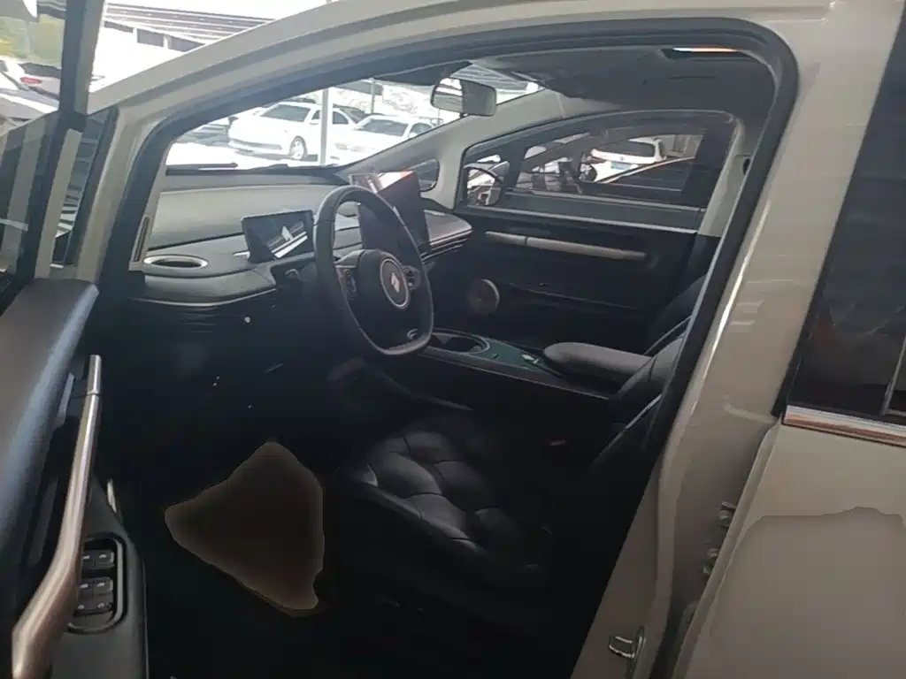 Baojun Yunduo — миниатюра 15