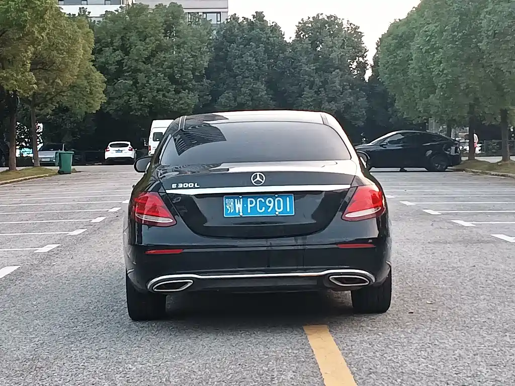 Mercedes-Benz E-Class — миниатюра 5