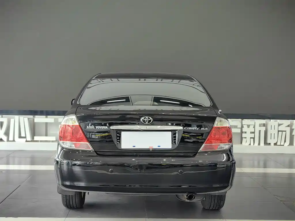 Toyota Camry — миниатюра 5