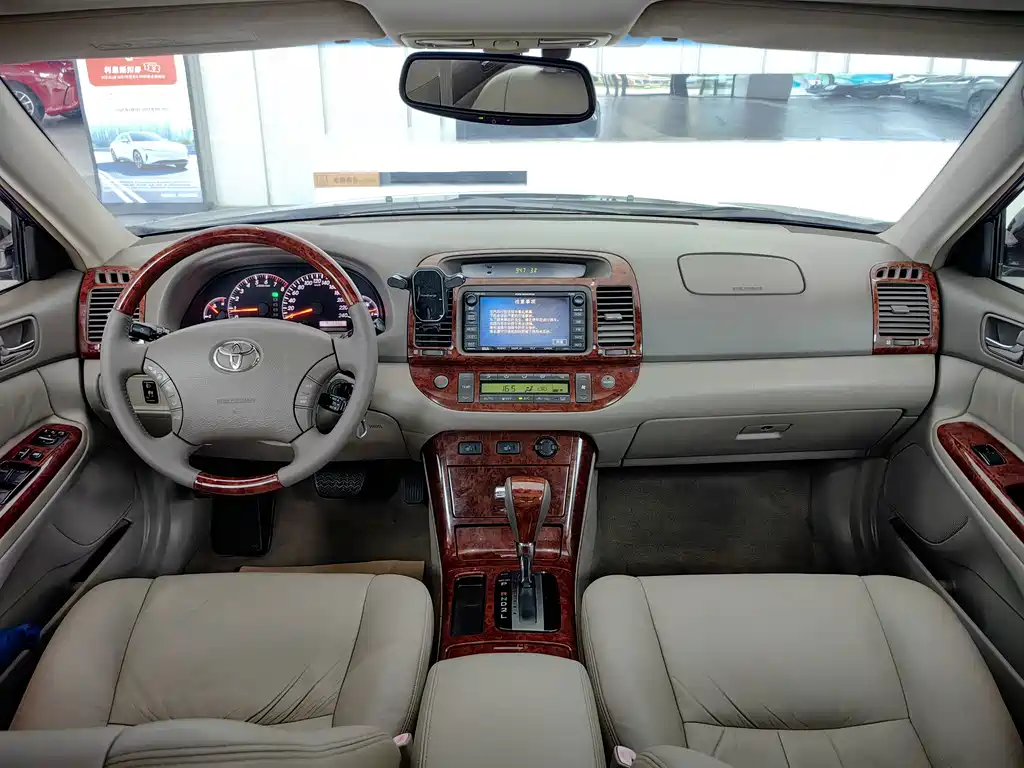 Toyota Camry — миниатюра 13