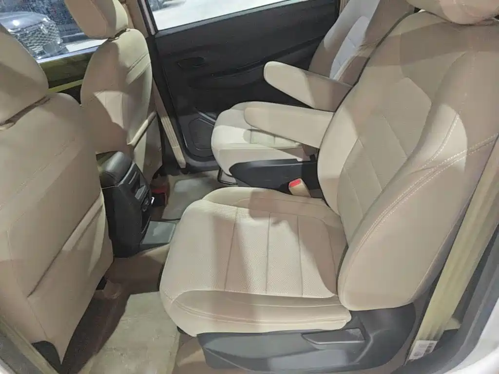 Wuling Hongguang — миниатюра 17