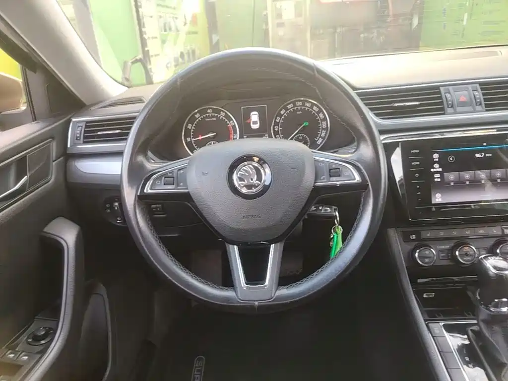 Skoda Superb — миниатюра 11