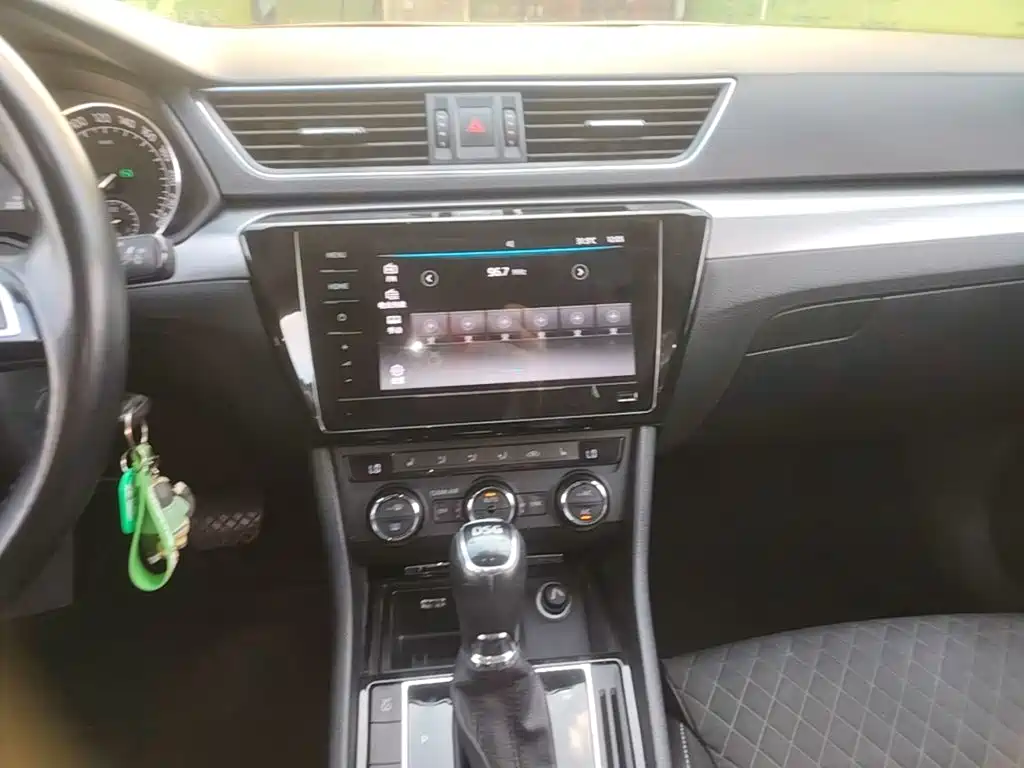 Skoda Superb — миниатюра 13
