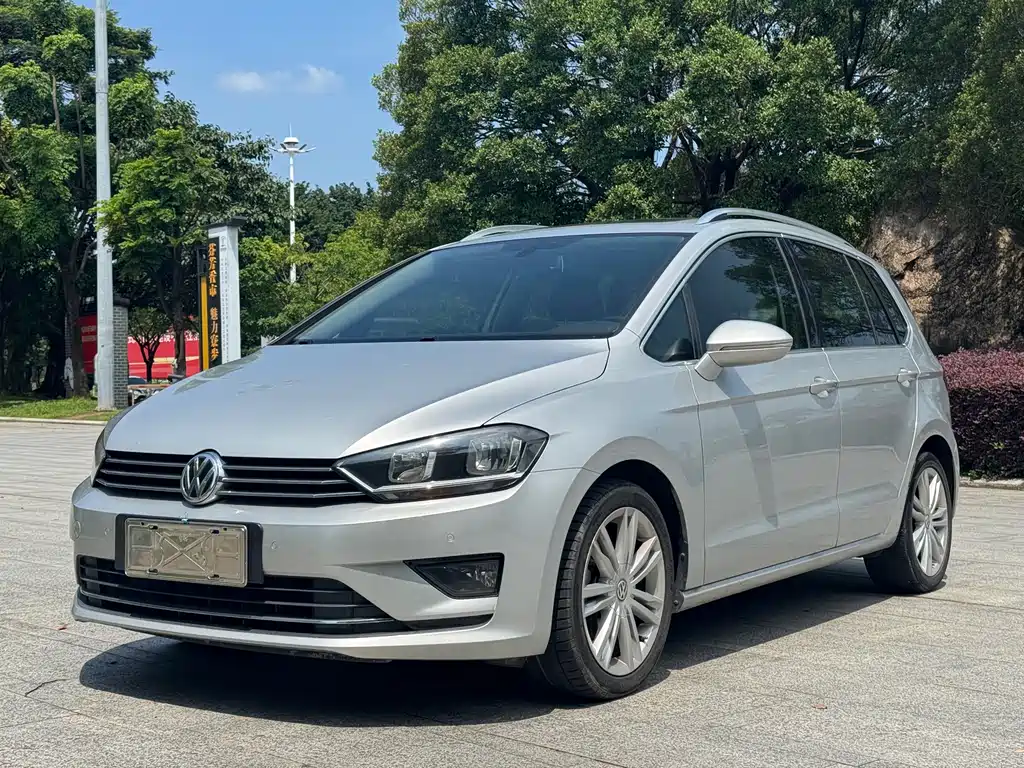 Купить Volkswagen Golf Sportsvan