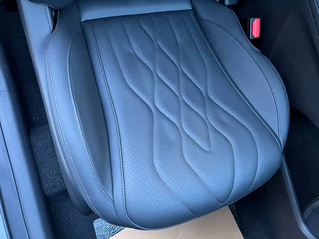 Заказать Fulwin Fengyun A8L 2026 года за 1 900 694 ₽  из Китая
