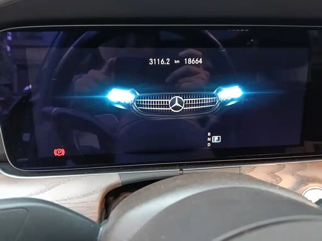 Mercedes-Benz E-Class — миниатюра 6