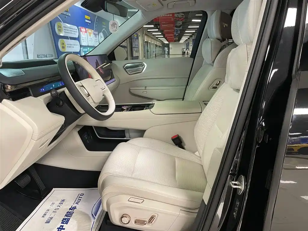 Lynk & Co 900 2025 2.0T Ultra 6 мест