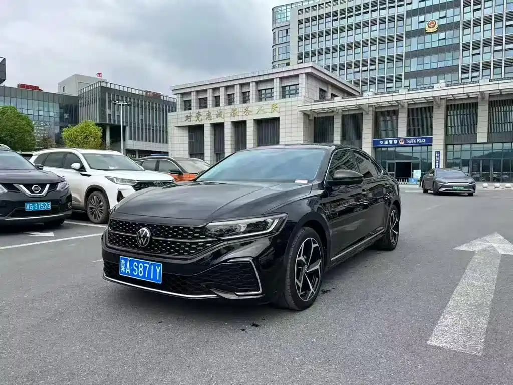 Volkswagen Passat 2023