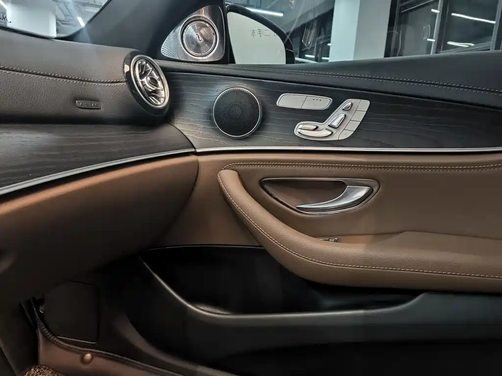 Mercedes-Benz E-Class — миниатюра 10