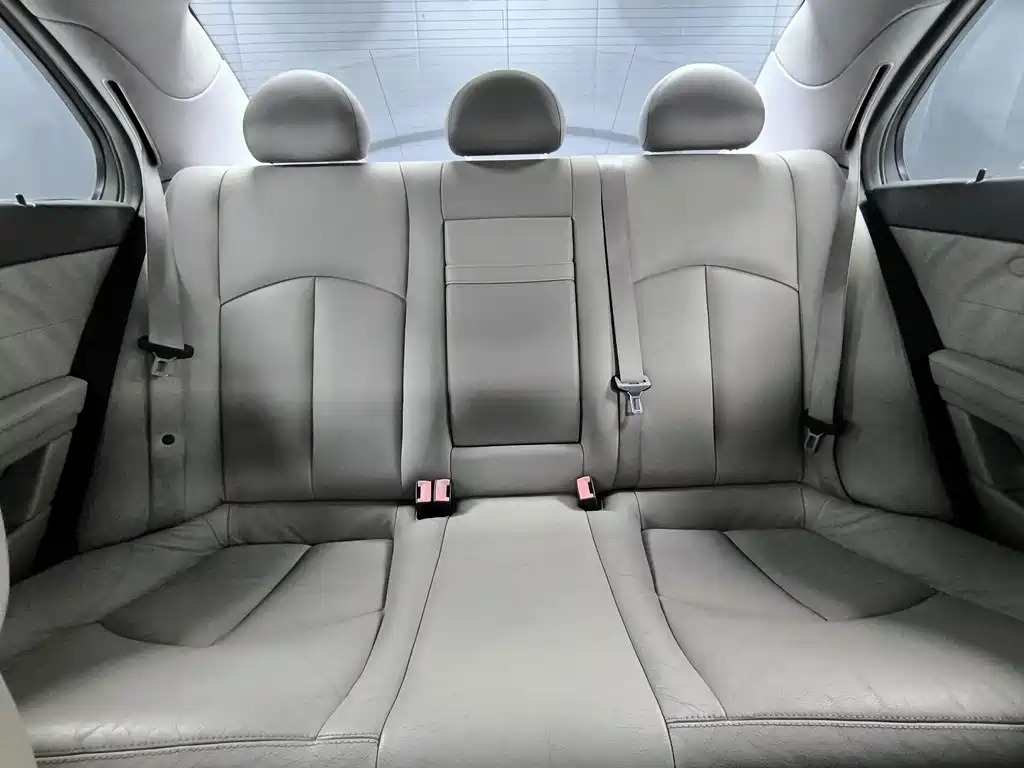 Mercedes-Benz E-Class — миниатюра 13