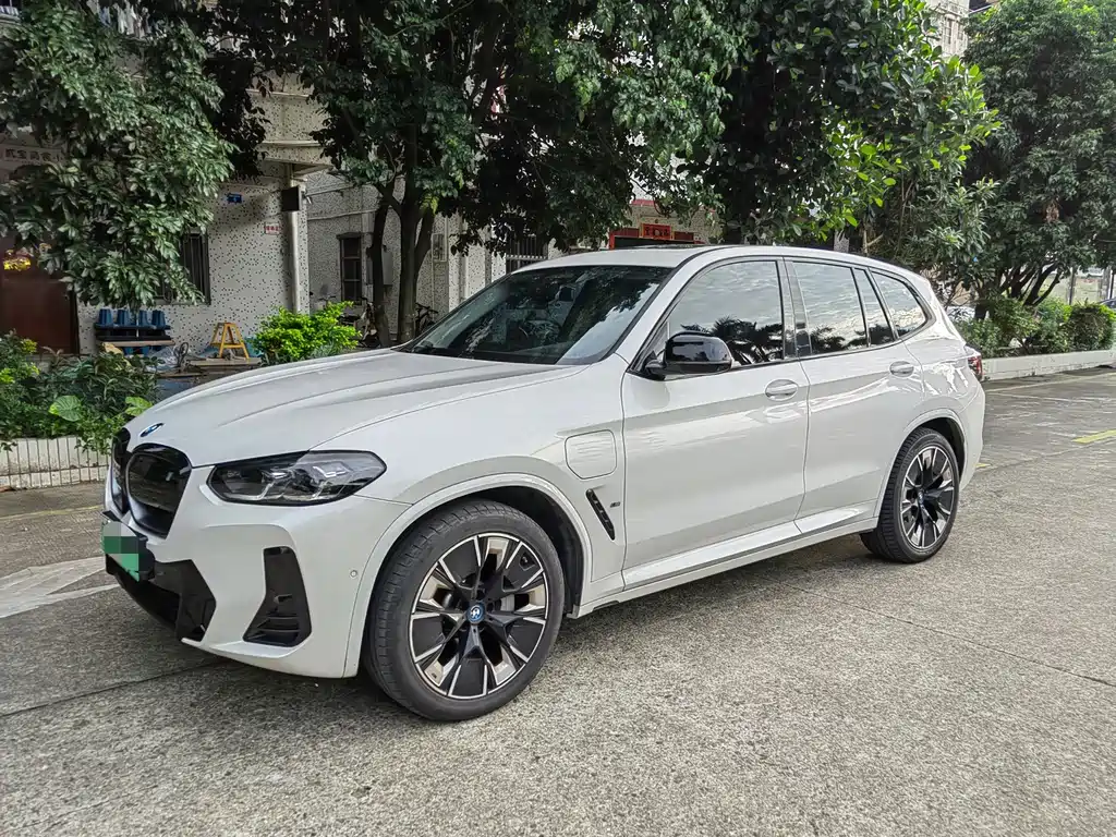 BMW iX3
