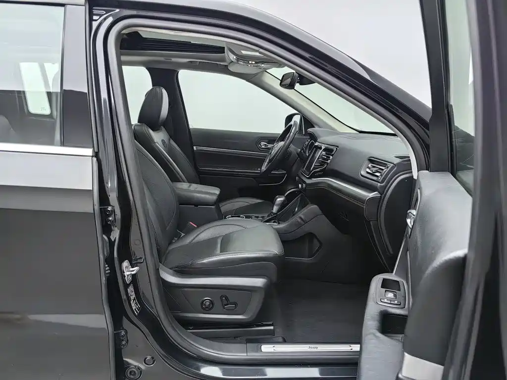 Jeep Grand Commander — миниатюра 23