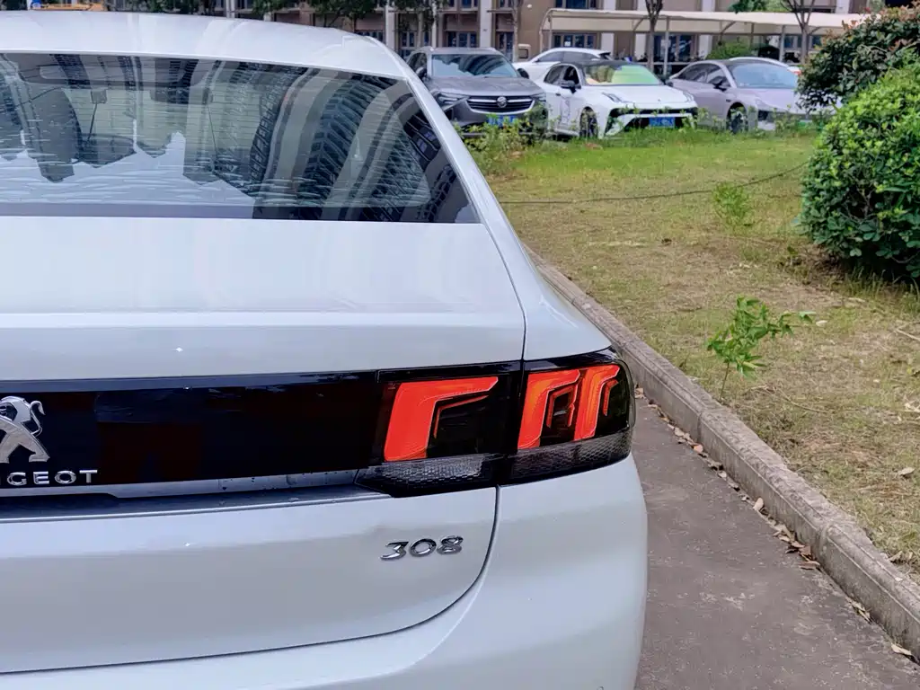 Peugeot 308 — миниатюра 7