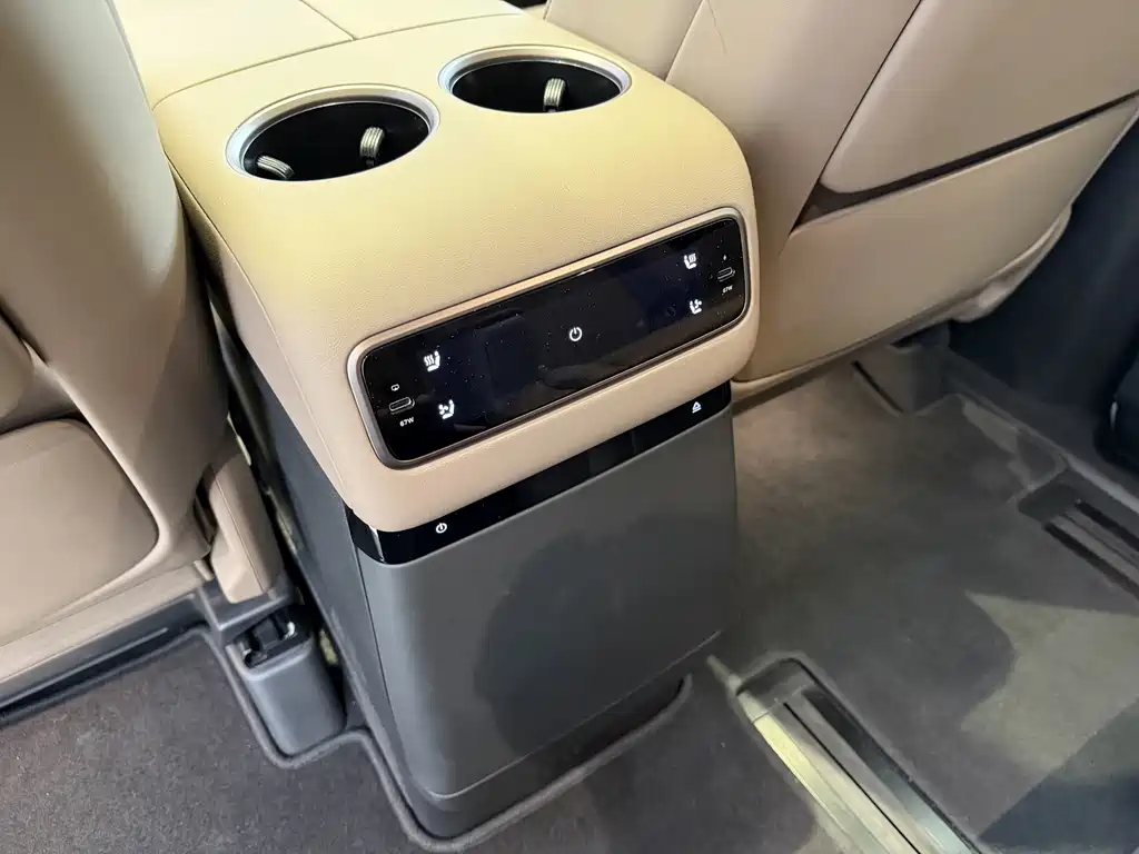 Li Auto Li MEGA — миниатюра 10