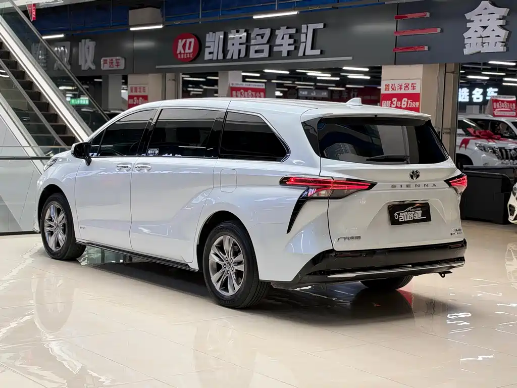 Toyota Sienna — миниатюра 13