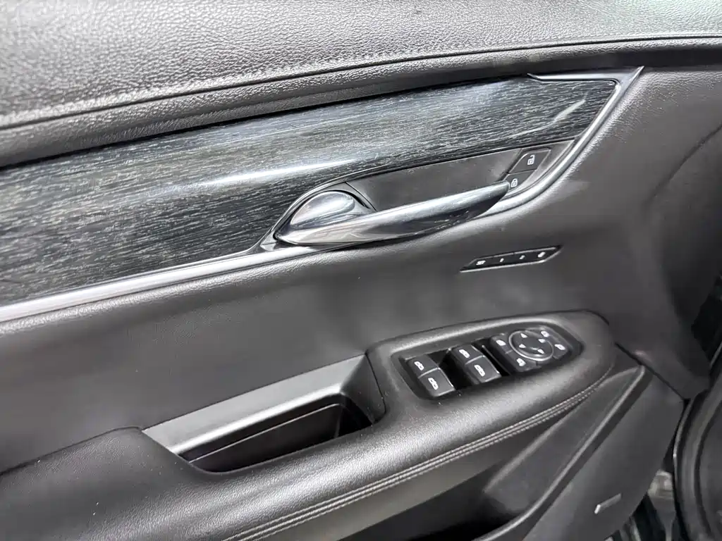 Cadillac XT5 - фото 9