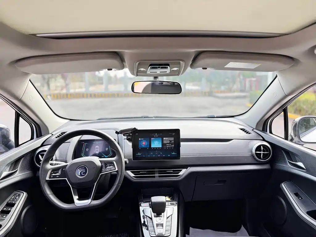 BYD Yuan EV — миниатюра 9