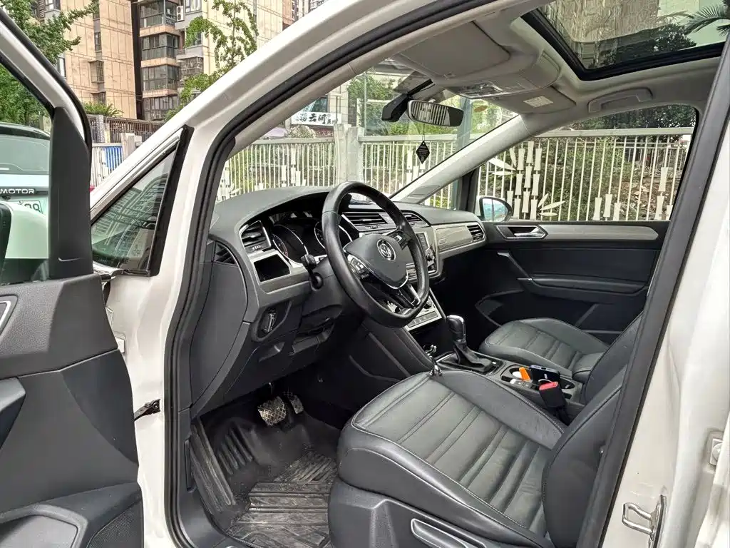 Volkswagen Touran — миниатюра 9