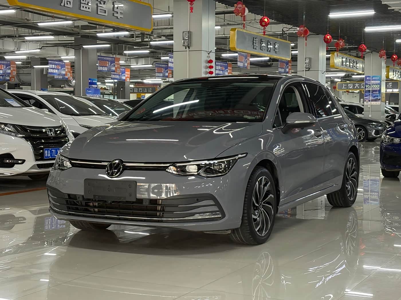 Volkswagen Golf 1.4 л 2023 г. Серебристо-серый, пробег 36000 км