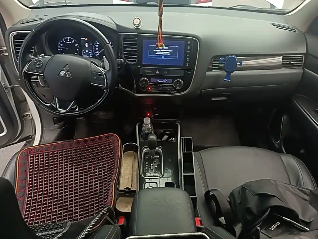 Mitsubishi Outlander — миниатюра 10