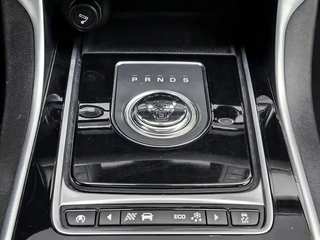 Jaguar XFL — миниатюра 13