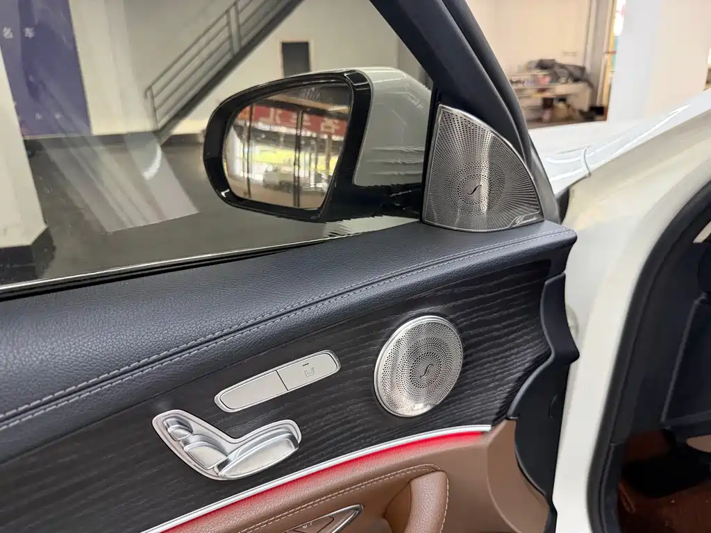 Mercedes-Benz E-Class — миниатюра 11