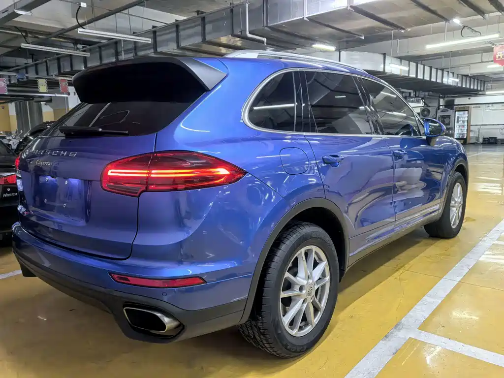 Porsche Cayenne — миниатюра 6