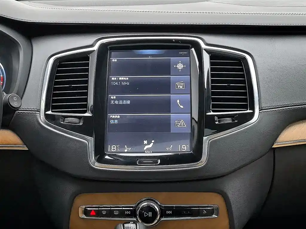 Volvo XC90 2015 T6 7 мест