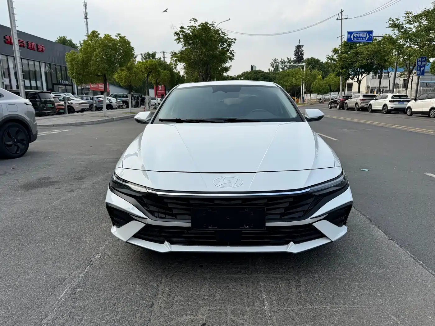 Hyundai Elantra 2023 Белый из Китая, фото 6